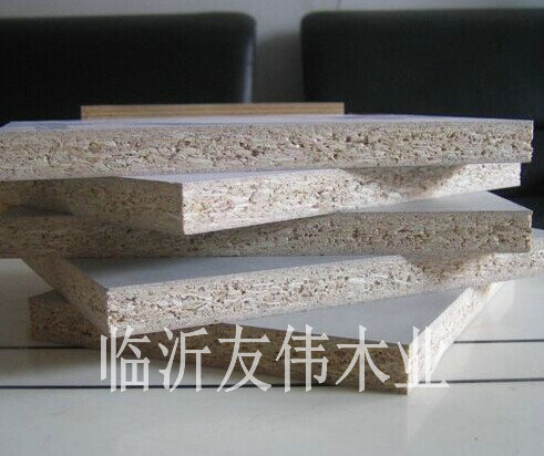 膠合板特性勻稱、形狀穩(wěn)固